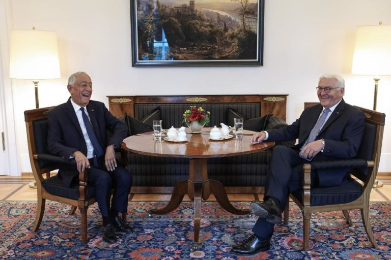 Presidentes da Alemanha e de Portugal prometem apoio contínuo a Kiev