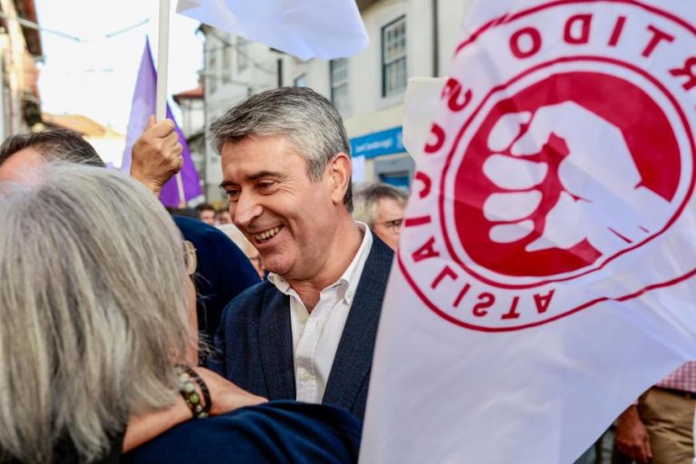 PS propõe redução do IRC para empresas do interior e IRS “mais favorável” para os jovens