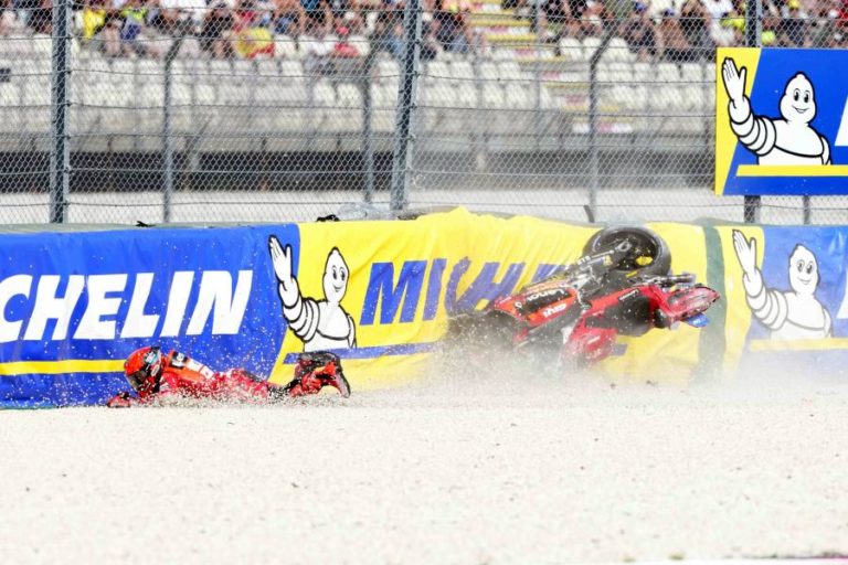 Marc Márquez cai na corrida sprint e Miguel Oliveira foi 16.º