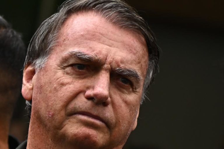 Bolsonaro condenado ao pagamento de 160 mil euros por declarações racistas em 2021