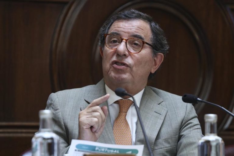 Governo rejeita atrasos e prevê execução total dos pagamentos europeus