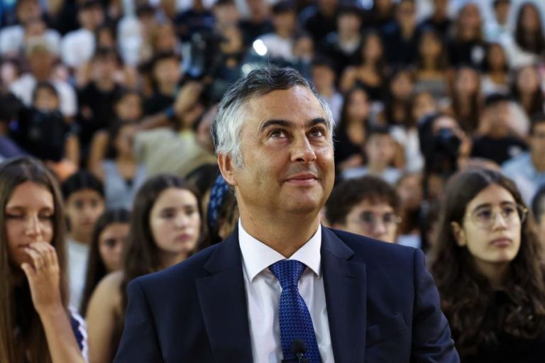 Governo reage a críticas e diz que extinguir FCT não é medida radical