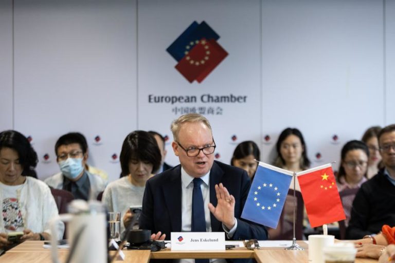 Empresas europeias apontam sobrecapacidade e instam China a reequilibrar modelo