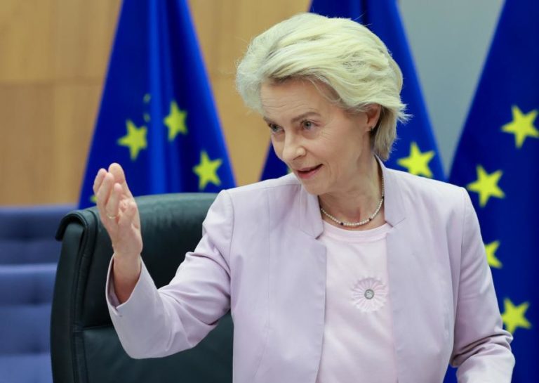 Von der Leyen garante que UE “defenderá cada centímetro do seu território”