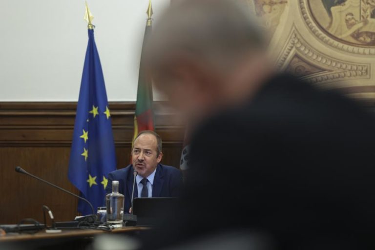 Santos Pereira prevê taxas de juro estáveis na Europa durante algum tempo