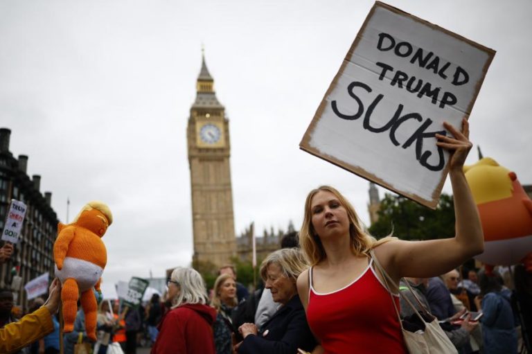 Milhares de manifestantes contra visita de Trump ao Reino Unido