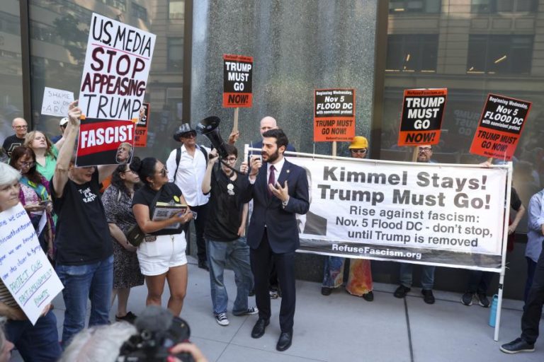 Humoristas norte-americanos solidarizam-se com o suspenso Jimmy Kimmel