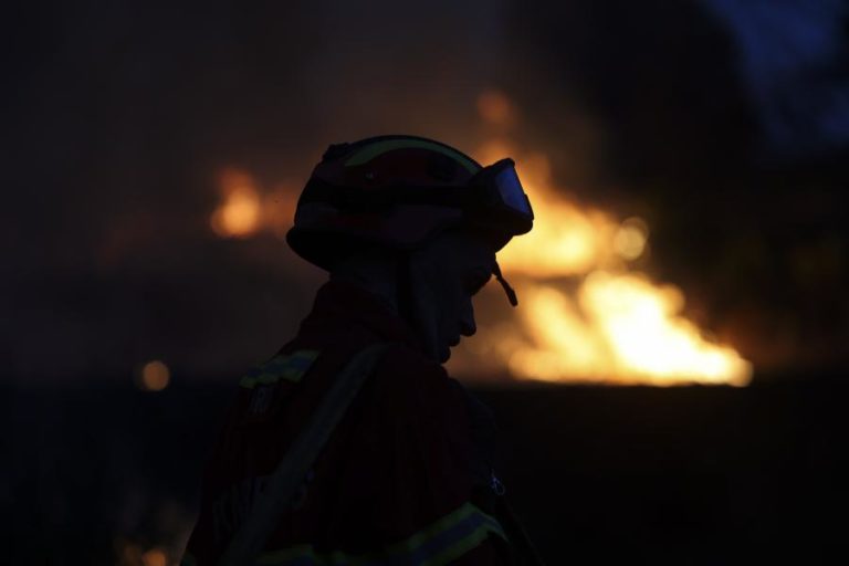 Fogo em Tondela mobiliza mais de 200 operacionais e sete meios aéreos