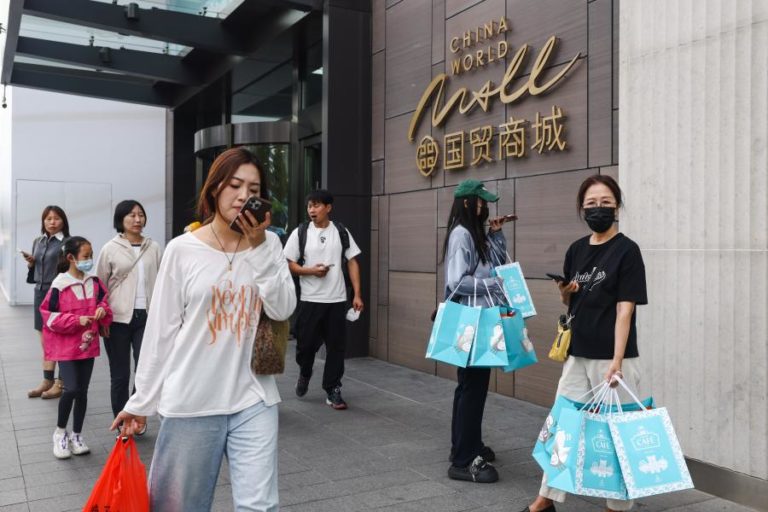 China mantém taxa de juro de referência em 3% pelo quinto mês consecutivo