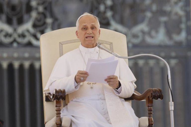 Papa lamenta indiferença perante a violência que ameaça povos inteiros