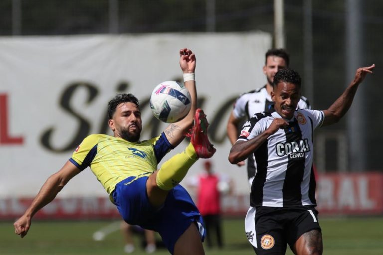 Arouca dá a volta ao resultado e vence na visita ao Nacional