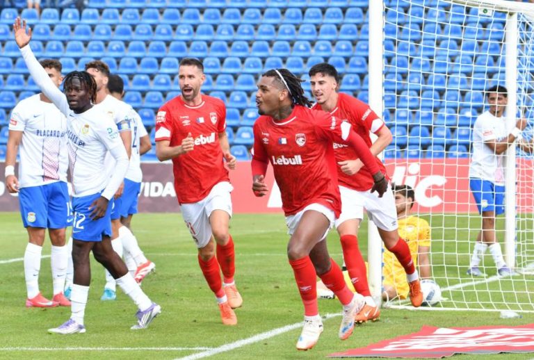 Santa Clara derrota Alverca com golo nos descontos