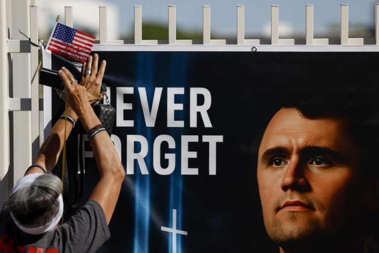 Funeral de ativista conservador Charlie Kirk gera tensão e segurança apertada