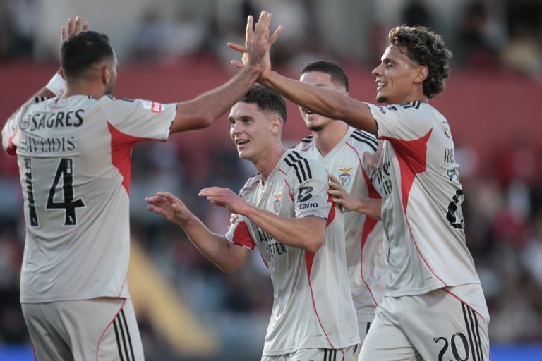 Mourinho estreia-se no Benfica com triunfo na visita ao AVS