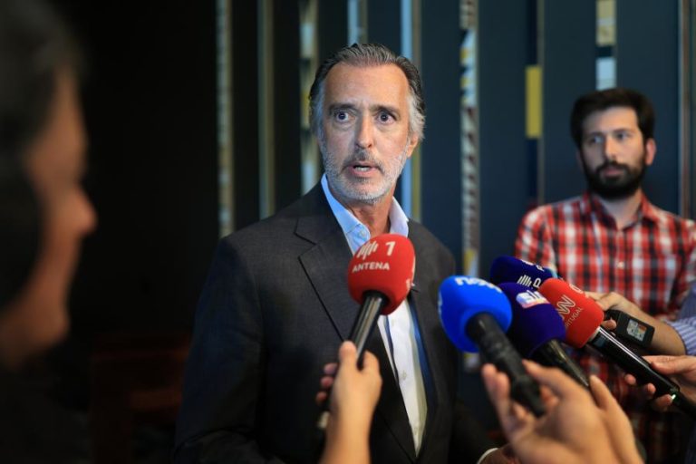 Cotrim recebe apoio da IL convicto de que pode chegar à segunda volta das presidenciais