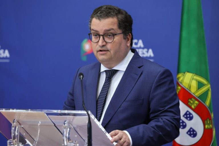 Ministro das Finanças admite rever regras fiscais para “resolução célere” dos litígios