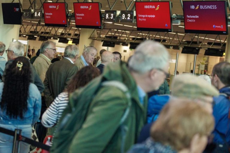 Homem detido por ligação ao ciberataque que afetou aeroportos europeus