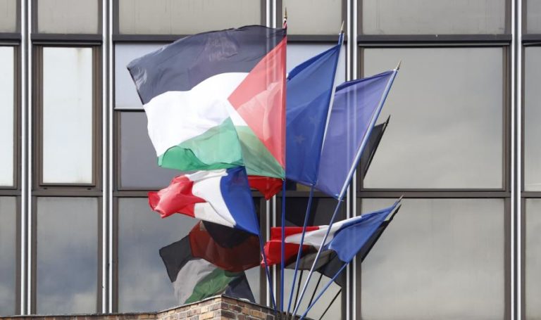 Discórdia por bandeira palestiniana nas câmaras municipais em França