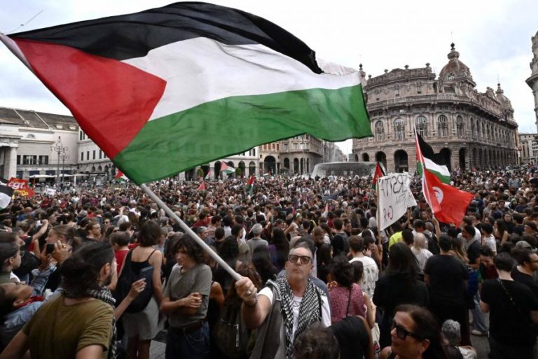 Dezenas de milhares manifestam-se em Itália para denunciar “genocídio” em Gaza