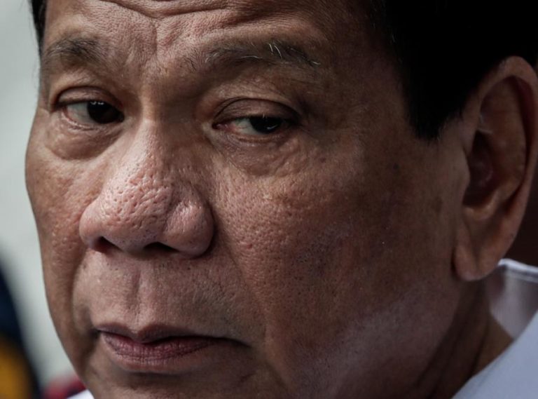 Ex-Presidente filipino acusado de envolvimento no assassínio de pelo menos 76 pessoas