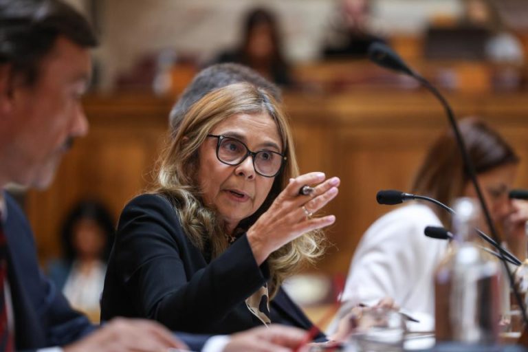 Ministra da Saúde nega despacho a forçar mobilidade de profissionais de saúde