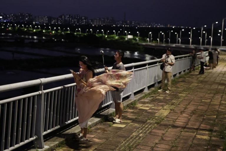 Macau eleva alerta para nível mais elevado com entrada do tufão Ragasa