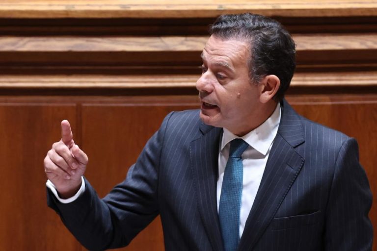 PM pede responsabilidade à oposição e diz que país vai crescer “próximo dos 2%” este ano