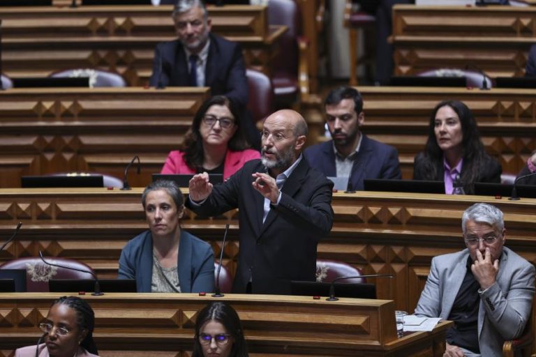 Livre ameaça levar extinção da FCT ao parlamento se Governo recusar fazê-lo