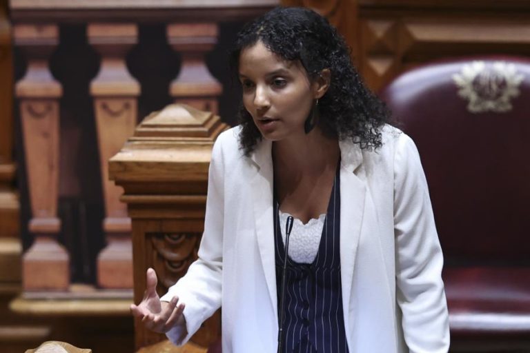 Andreia Galvão (BE) acusa Governo de “asfixiar democracia” e pede “país viável” para quem trabalha