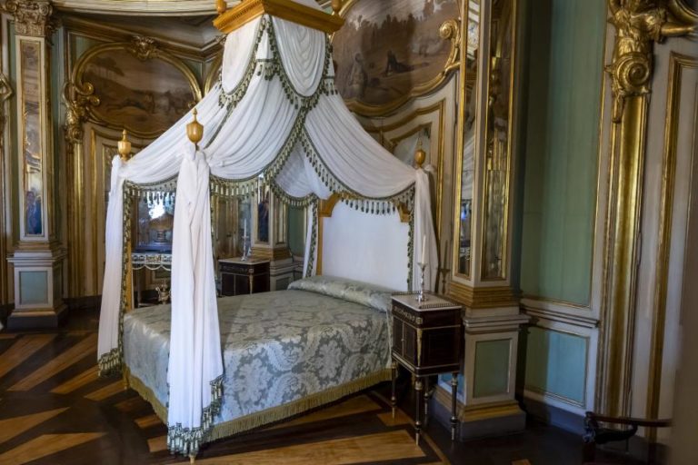 Apresentada réplica histórica da cama onde morreu D. Pedro IV no Palácio de Queluz
