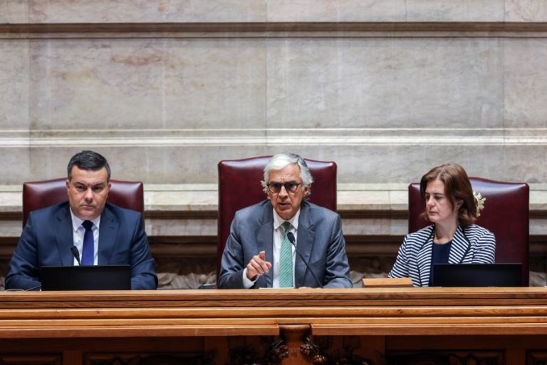 Aguiar-Branco defende debate sobre revisão do Código de Conduta dos deputados