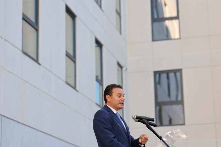 Primeiro-ministro diz que medidas para a habitação são “ousadas e ambiciosas”, mas têm “cabeça, tronco e membros”