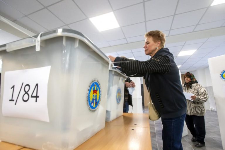 Eleições na Moldova “sem distúrbios” e “com muita afluência”