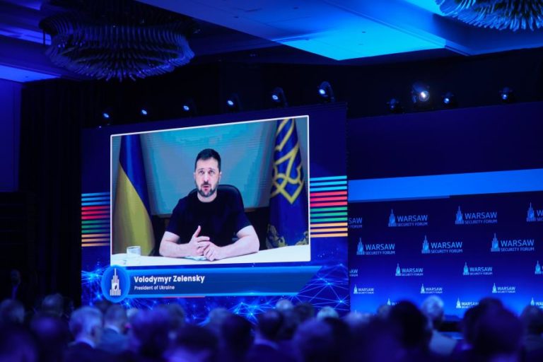 Zelensky propõe criação de escudo para proteger espaço aéreo da NATO