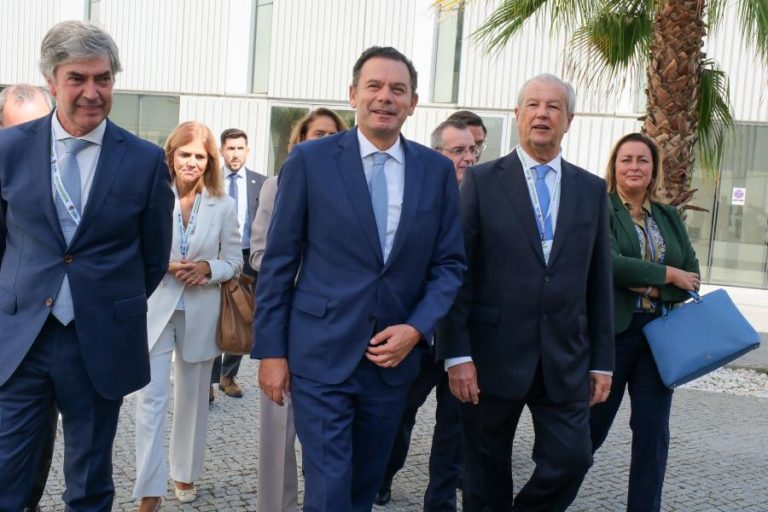 Montenegro diz que “não há razão para não dialogar com todos” sobre lei dos estrangeiros