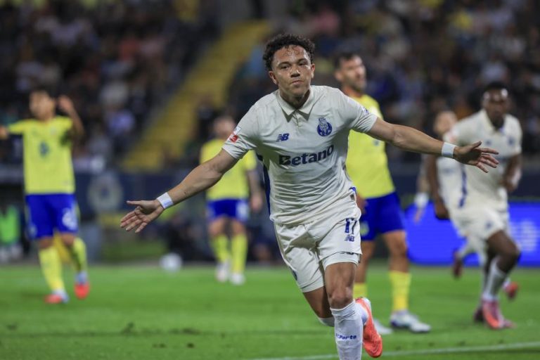 FC Porto goleia em Arouca e continua 100% vitorioso na liderança da I Liga portuguesa