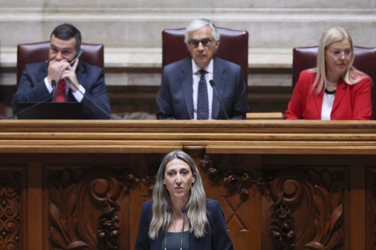 Chega viabiliza alterações do PSD/CDS para reformular lei de estrangeiros