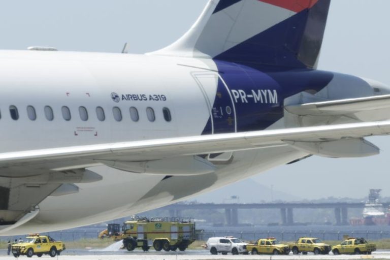 Derrame de óleo paralisa operações em aeroporto no Rio de Janeiro