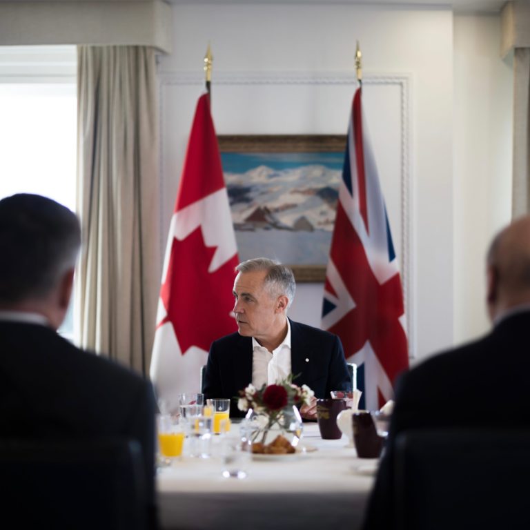 Carney defende viagens internacionais como “necessárias” para abrir mercados