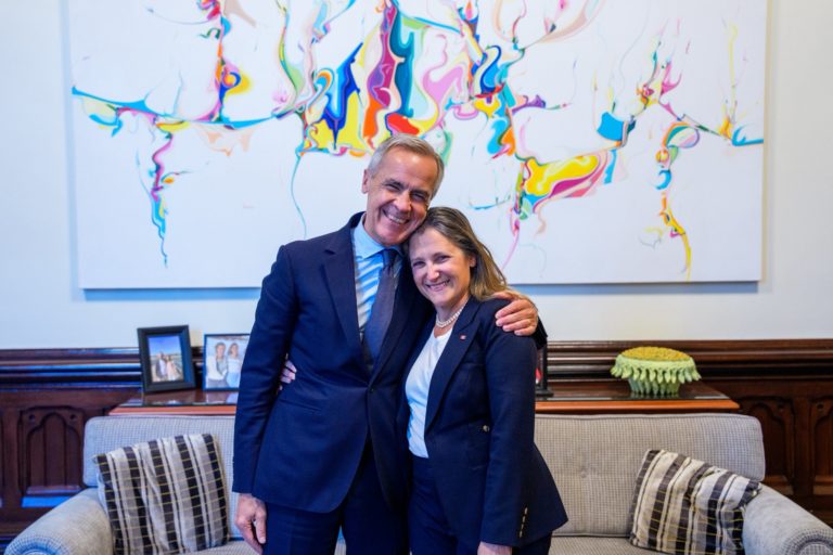 Chrystia Freeland deixa Governo para ser enviada especial para Ucrânia