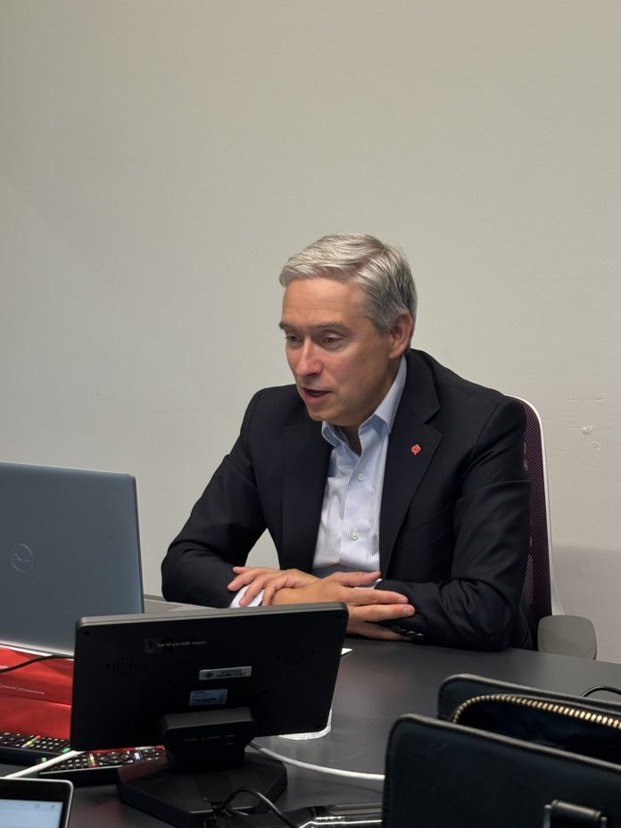 B1-02-VT FUP RETIRO GABINETE CARNEY RS 090425