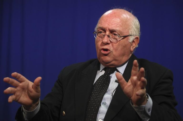 Antigo presidente do OSCOT esfaqueado em casa alegadamente pela filha