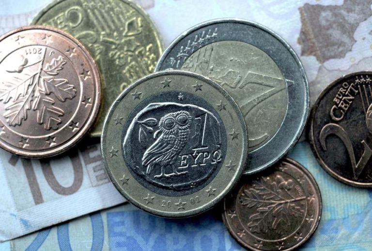 Euro cai pela terceira sessão consecutiva