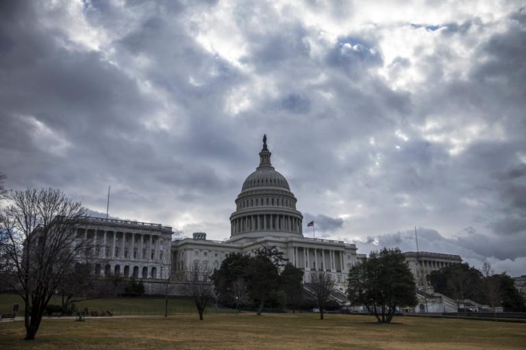 Senado dos EUA revoga tarifas alfandegárias de Trump a países aliados