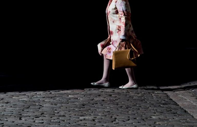 Mulheres na casa dos 70 anos que dão 4.000 passos por dia reduzem o risco de morte