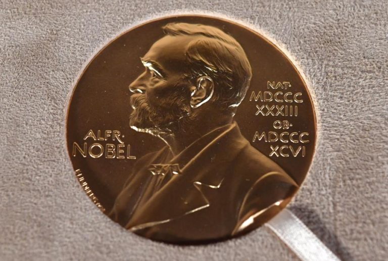 Temporada dos Nobel arranca segunda-feira e galardão da Paz está no centro das atenções