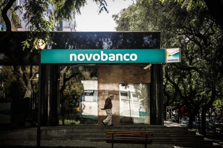 Trabalhadores do Novo Banco admitem protestos pela falta de pagamento de prémio na venda