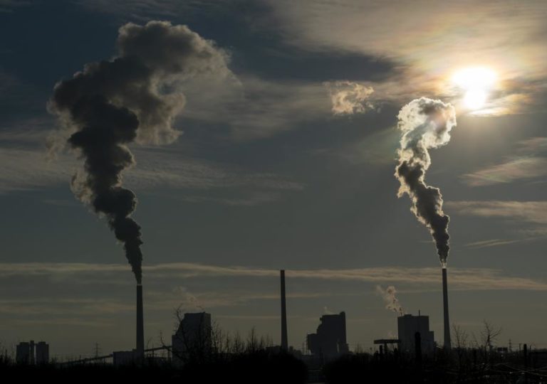 Níveis de dióxido de carbono atingem novos máximos em 2024