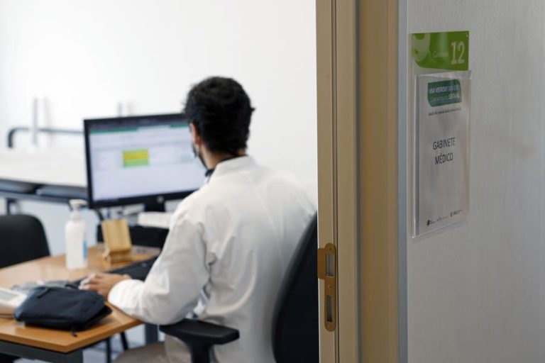 Federação dos Médicos estima em 80% adesão à greve com impacto nas consultas