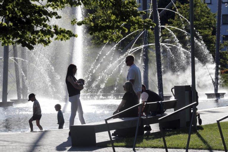 Onda de calor de junho de 2023 excedeu temperatura média do mar em 3 graus